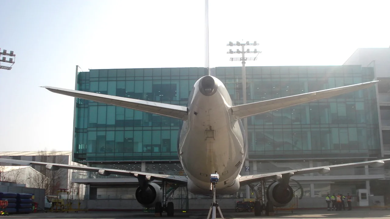 LATAM Airlines — Base de Mantenimiento Pudahuel. — detalle